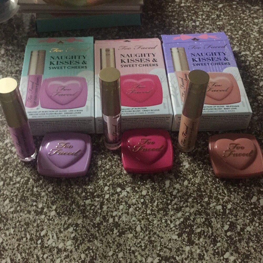 Too faced naughty kisses sweet cheeks